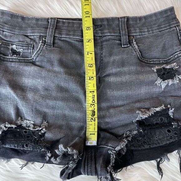 American Eagle Curvy High Rise Shortie Size 6 Jean Shorts - Picture 9 of 12